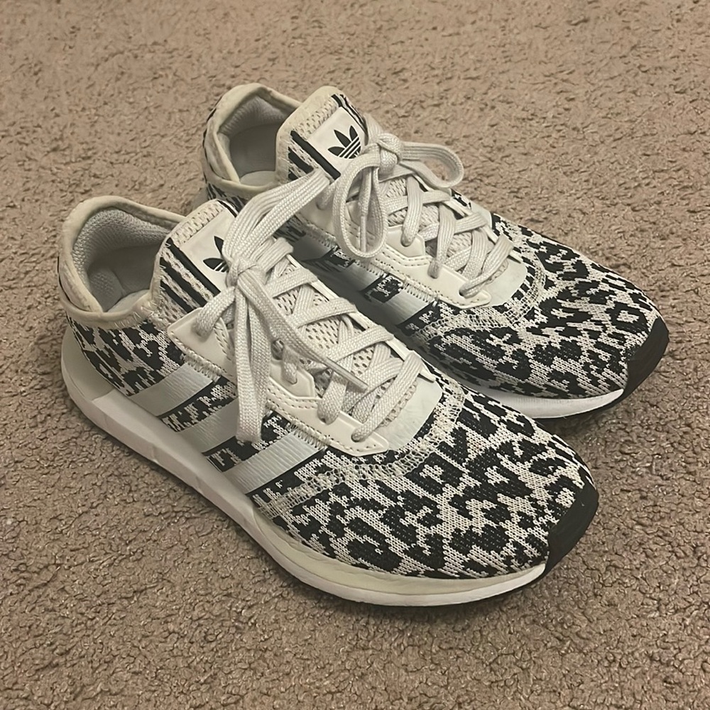 Cheetah adidas tennis shoes 6.5